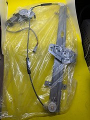 Honda Odyssey 1999-2004 Front Right Window Regulator w/ Motor 8836-0882