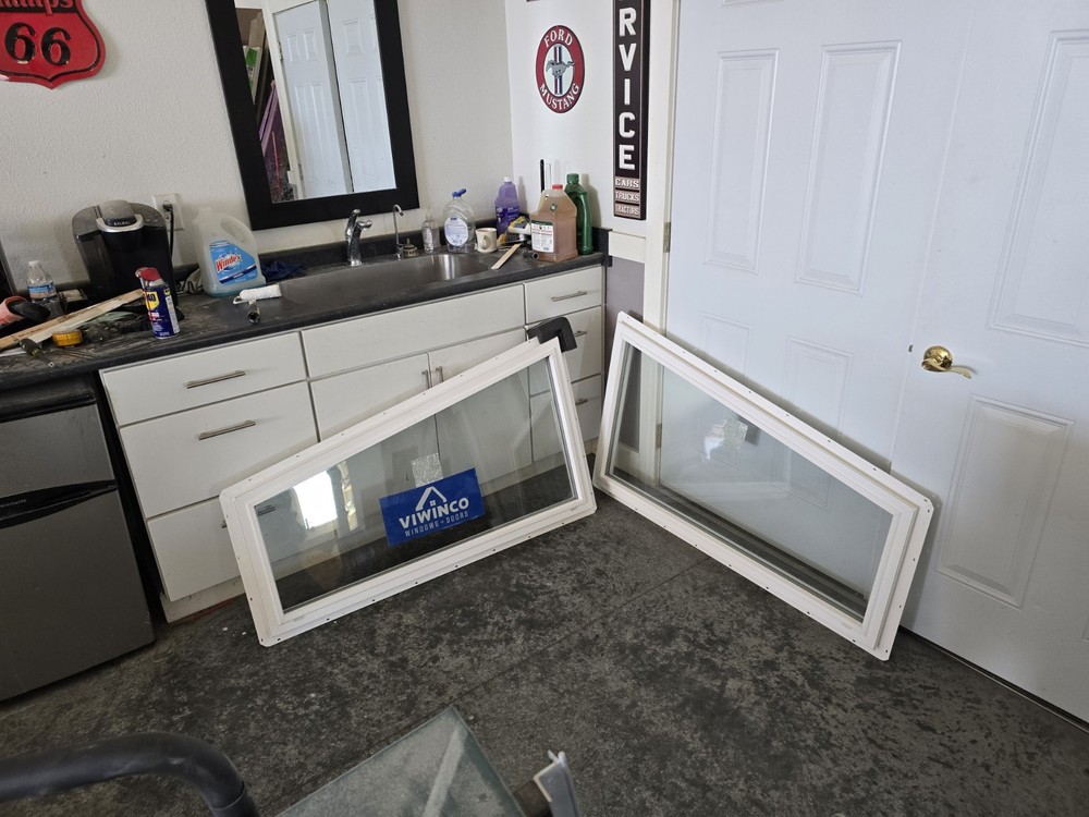 A set Viwinco Trapezoid Windows one for 500 two for 1000.