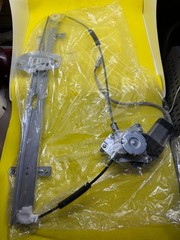 Honda Odyssey 1999-2004 Front Right Window Regulator w/ Motor 8836-0882