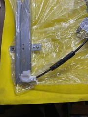 Honda Odyssey 1999-2004 Front Right Window Regulator w/ Motor 8836-0882
