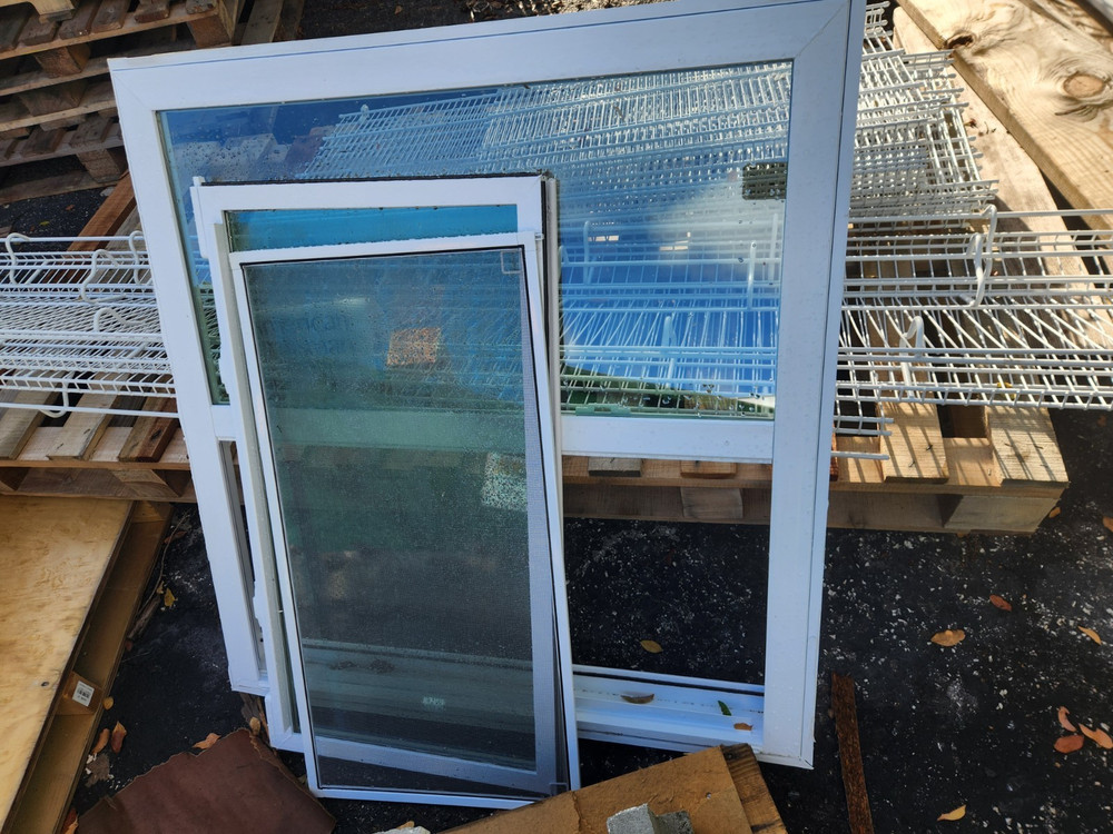 Double-Hung Home Window 36×60 White Vinyl Frame Double-Pane IGU w/ Screen