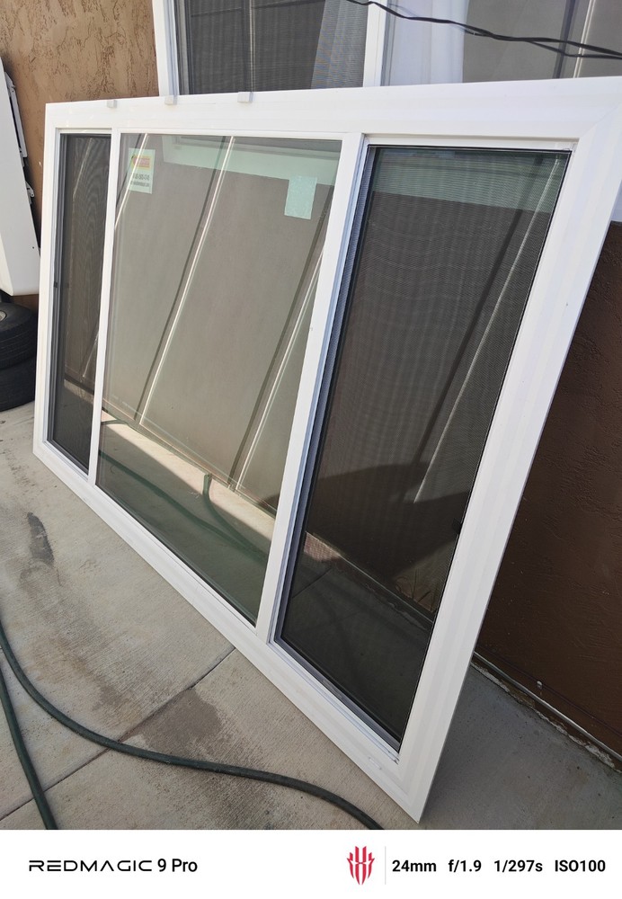 White Vinyl Sliding Window Double-Pane Insulating Glass with Insect Screen