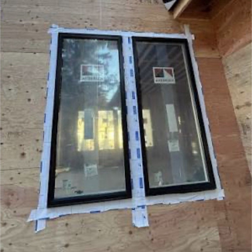 400 Series Left-Hand Casement Window 28 3/8 x 48 Black Low-E Double-Pane